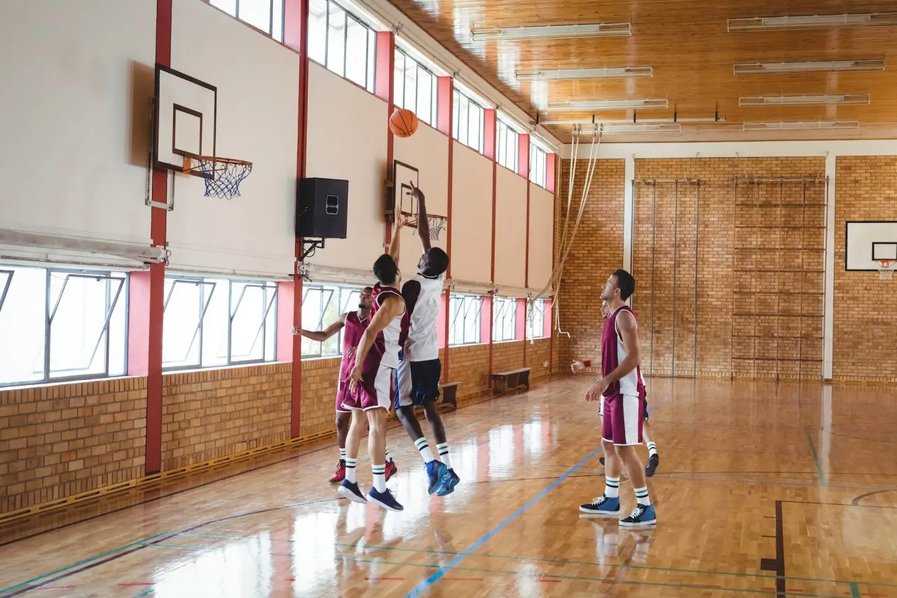 Basketballspieler beim Spiel in der Halle – Basketball Training bei der BG Ober-Ramstadt
